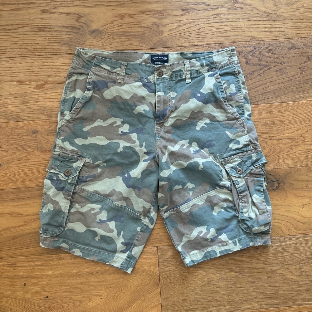 MENS AMERICAN EAGLE CAMO CARGO SHORTS SIZE 36